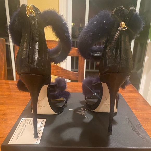 Giuseppe Zanotti  Mink stilettos blue mink w/black crock embossed heel Size 41 - Picture 5 of 15